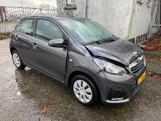 Peugeot 108 Airco/dab/cv picture 2