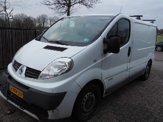 dommages machines Renault Trafic 2.0 dci Automaaat 2012/8