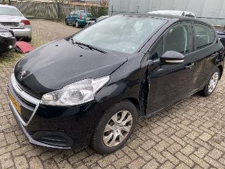 dommages  camping cars Peugeot 208 1.0 Pure Tech Access 5 Drs 2015/11