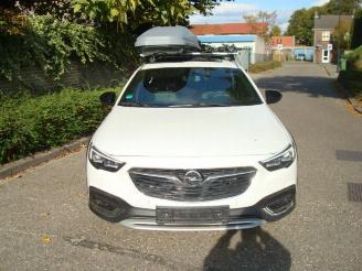 uszkodzony skutery Opel Insignia 2.0 TURBO 4X4 COUNTRY 260PK!! 2017/11