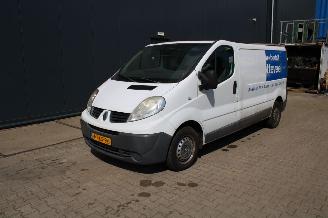 dommages motocyclettes  Renault Trafic  2012/8