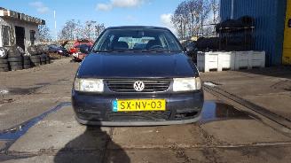 krockskadad bil bromfiets Volkswagen Polo Polo (6N1) Hatchback 1.6i 75 (AEE) [55kW]  (10-1994/10-1999) 1998/2