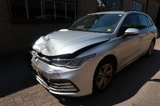 uszkodzony samochody osobowe Volkswagen Golf Variant 1.0 eTSI Life 2021/9