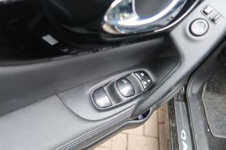 Nissan Qashqai 1.2 Premier Edition picture 10