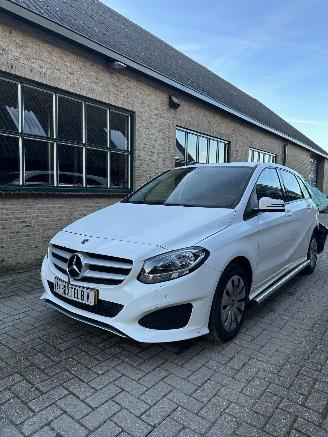 Schadeauto Mercedes B-klasse 220 d Ambition 2019/10