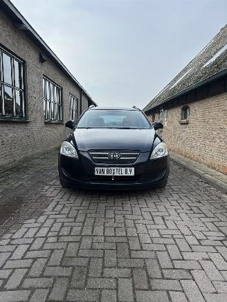 Kia Cee d Sporty Wagon 1.4 X-tra picture 2