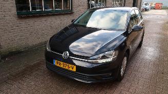 Schadeauto Volkswagen Golf Volkswagen Golf 1.0 TSI Trendline 2017/9