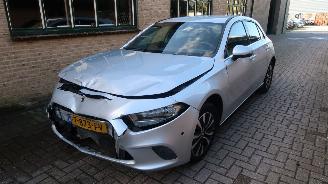 Vaurioauto  passenger cars Mercedes A-klasse Mercedes-Benz A-klasse 200 Advantage 2020/10