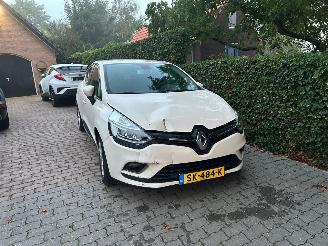 Renault Clio GERESERVEERD!!! 0.9 TCe Bose picture 4