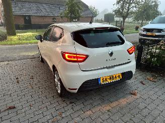 Renault Clio GERESERVEERD!!! 0.9 TCe Bose picture 9