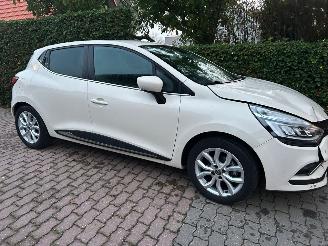 Renault Clio GERESERVEERD!!! 0.9 TCe Bose picture 2