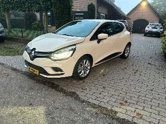 Renault Clio GERESERVEERD!!! 0.9 TCe Bose picture 5