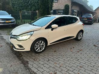 Renault Clio GERESERVEERD!!! 0.9 TCe Bose picture 3