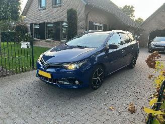 Toyota Auris Touring Sports 1.8 Hybrid Dynamic Ultimate picture 2