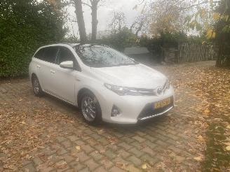 Schadeauto Toyota Auris Touring Sports AUTOMAAT 1.8 Hybrid Lease 2014/10