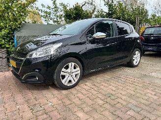 Peugeot 208 1.2 PureTech Signature picture 13