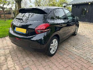 Peugeot 208 1.2 PureTech Signature picture 9
