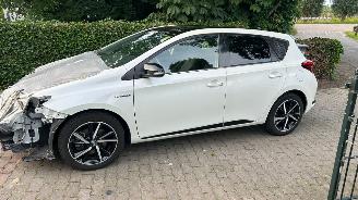 Toyota Auris 1.8 Hybrid Dynamic Ultimate picture 2