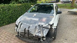 Toyota Auris 1.8 Hybrid Dynamic Ultimate picture 3