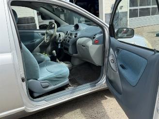 Toyota Yaris 1.3 16v VVT ( INRUIL VERKREGEN ) picture 17