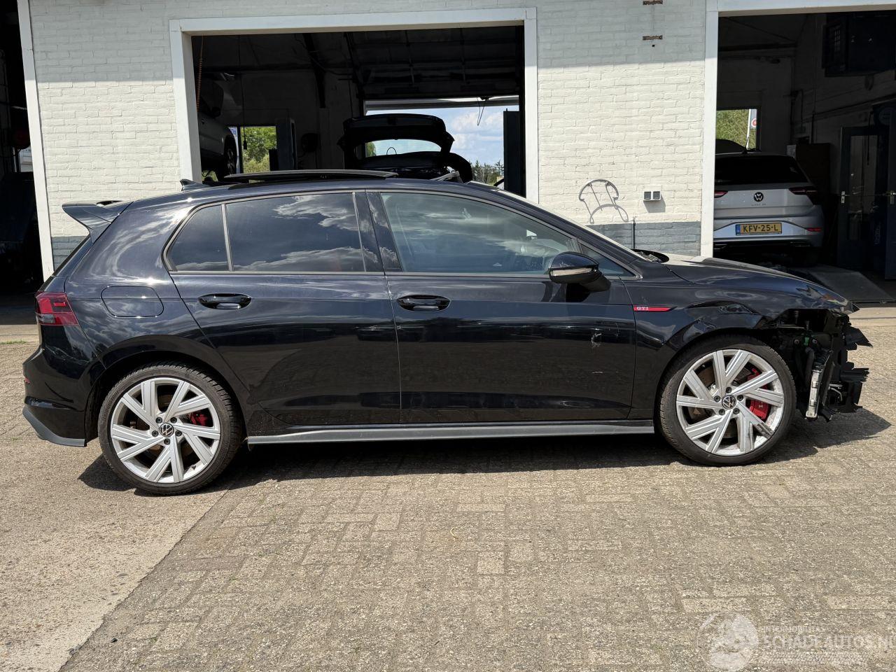 Volkswagen Golf GTI CLUBSPORT 300PK PANO ( SCHROEFSCHADE )