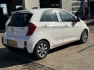 Kia Picanto 1.0 CVVT economy plusline. Navi | Camera | inruil verkregen. picture 5