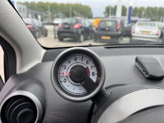 Peugeot 107 1.0-12V XS picture 10