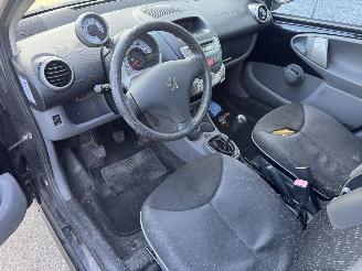 Peugeot 107 1.0-12V Sublime picture 9