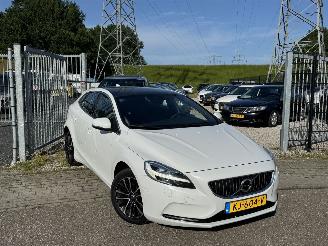 Damaged car Volvo V-40 2.0 D2 Summum Business 2016/9