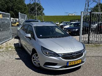 Damaged car Opel Astra SPORTS TOURER 1.0 edition 2016/11