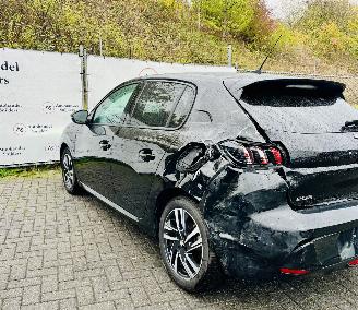 Peugeot 208 Allure picture 4