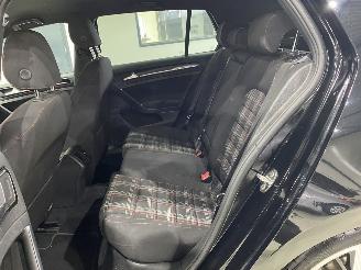 Volkswagen Golf GTI DSG picture 11