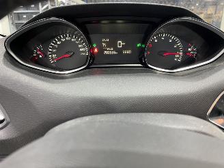 Peugeot 308 1.2 VTi Blue Lease picture 10