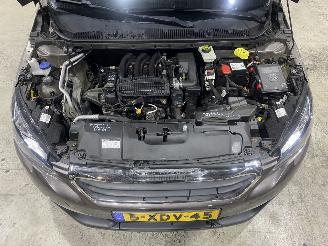 Peugeot 308 1.2 VTi Blue Lease picture 6