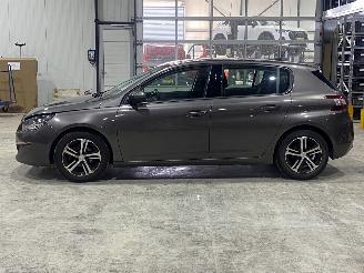 Peugeot 308 1.2 VTi Blue Lease picture 3