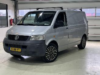 Vaurioauto  commercial vehicles Volkswagen Transporter 2.5 TDI 300 2003/11