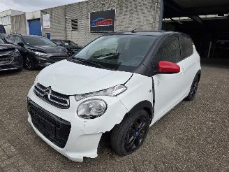 Vaurioauto  passenger cars Citroën C1 JCC+ Climatronic Camera Stoelverwarming Cruisecontrole Touchscreen 53KW/72PK 2020/11