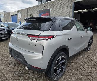 Vaurioauto  passenger cars DS Automobiles DS 3 Crossback Grand-Chic Automaat Leder Head-Up Navi Matrix-Led Camera Massage Sport-Mode 114KW/155PK 2021/4