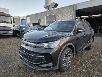 Schadeauto Volkswagen Tiguan 2.0 TDI DSG Virtual Head-Up IQ-Light 360view Navi Stuurverw. Stoelverw. Acc Trekhaak 110KW/150PK 2025/7