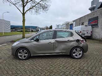 Peugeot 208 1.2 Allure Pano Climatronic MultiMedia Led Pdc CruiseControl 60KW / 82PK picture 2