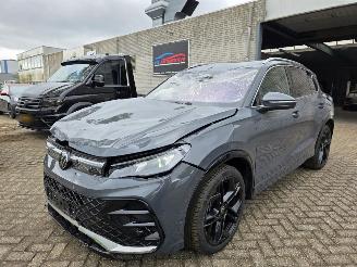 Coche accidentado Volkswagen Tiguan Tiguan R-Line 1.5eTSI ProMax-Navi Head-Up Keyless IQ-Light 360View Massage Sfeerverl. Acc Lane-Assist Trekhaak 110KW / 150PK 2024/3