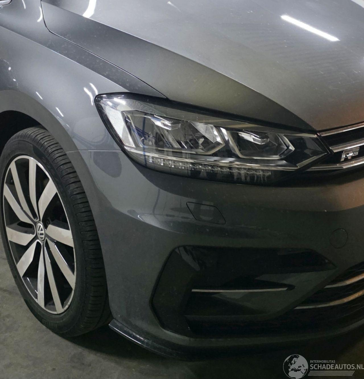 Volkswagen Touran R-LINE 1.5TSI DSG PANO 7-Zits Led Alcantara Keyless Camera Navi Acc 110KW/150PK