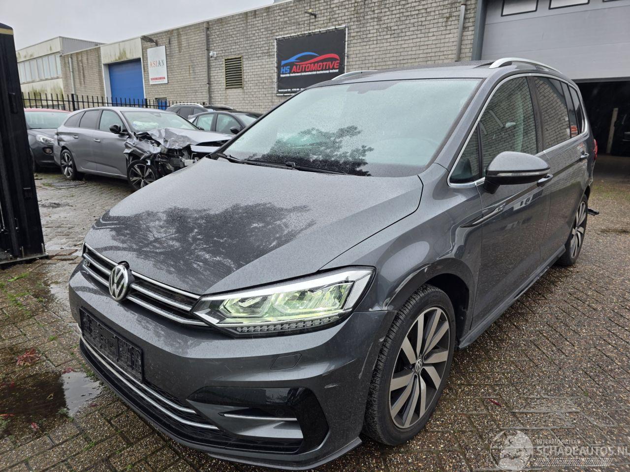 Volkswagen Touran R-LINE 1.5TSI DSG PANO 7-Zits Led Alcantara Keyless Camera Navi Acc 110KW / 150PK