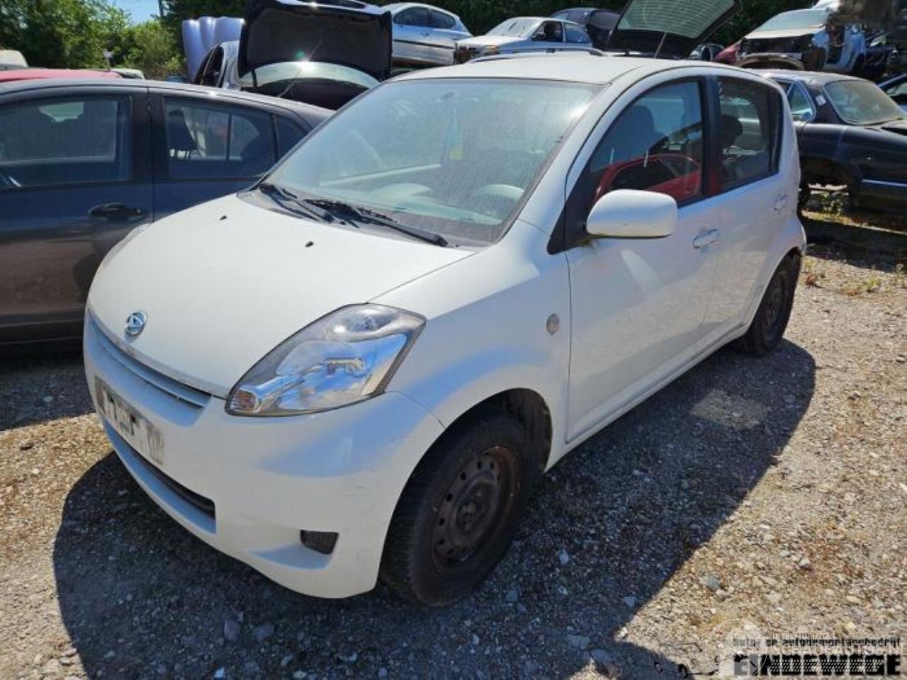 Daihatsu Sirion Sirion 2 (M3), Hatchback, 2005 1.0 12V DVVT