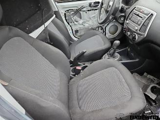 Hyundai I-20 i20, Hatchback, 2008 / 2015 1.1 CRDi VGT 12V picture 6