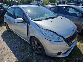 Coche siniestrado Peugeot 208 208 I (CA/CC/CK/CL), Hatchback, 2012 / 2019 1.2 Vti 12V PureTech 82 2013/11