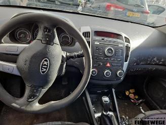 Kia Cee d Cee'd (EDB5), Hatchback 5-drs, 2006 / 2012 1.6 CRDi 16V picture 6