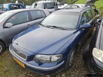 Vrakbiler auto Volvo V-70 V70 (SW), Combi, 1999 / 2008 2.4 20V 170 2001/1