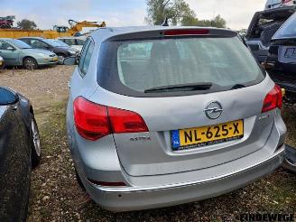 Opel Astra Astra J Sports Tourer (PD8/PE8/PF8), Combi, 2010 / 2015 1.7 CDTi 16V picture 2