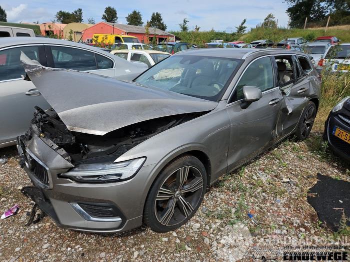 Volvo V-60 V60 II (ZW), Combi, 2018 2.0 B3 16V Mild Hybrid